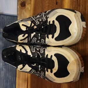 Womens  ASICS Gel 1120-V Volleyball/Court Sneakers. Size 10. Worn only on court!